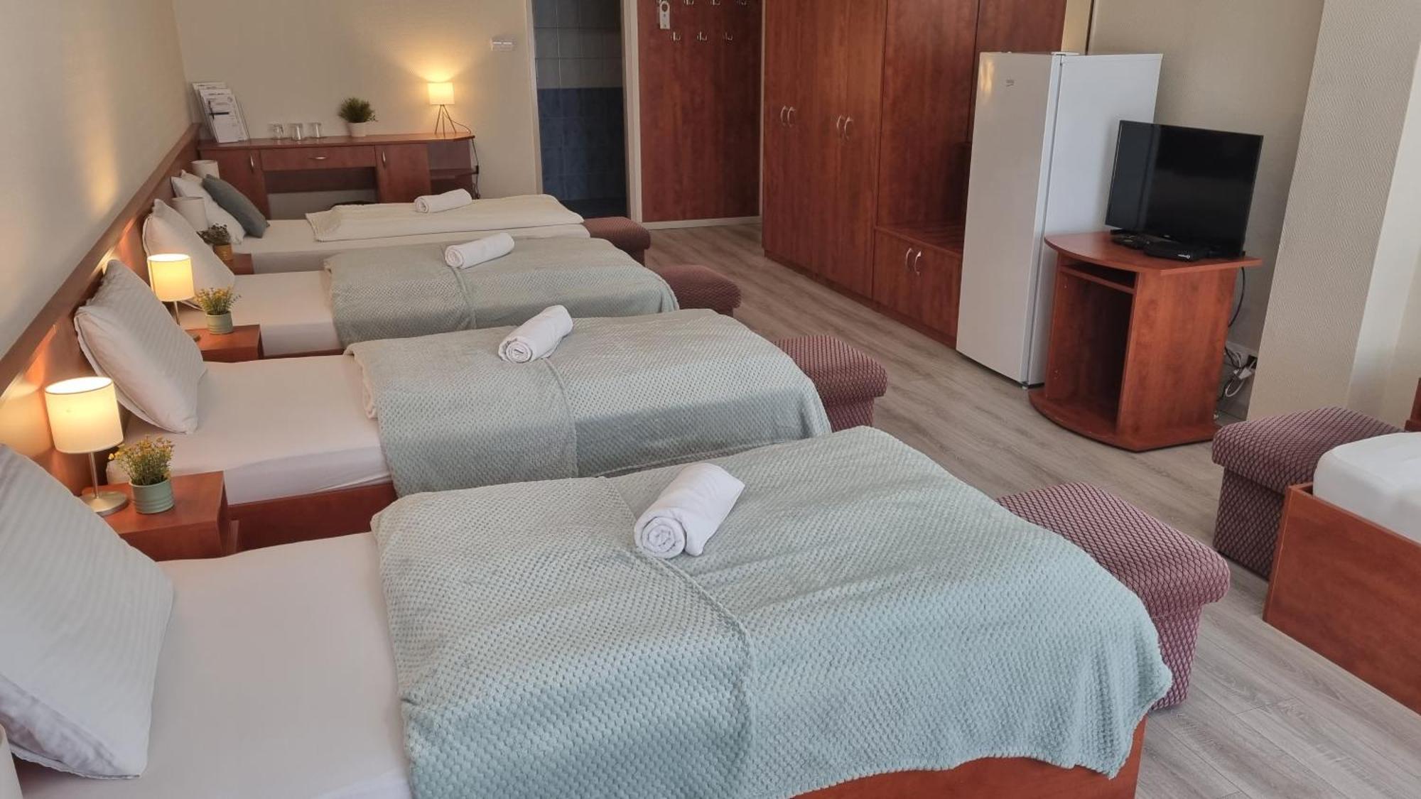 Sport Hotel Татабанья Экстерьер фото