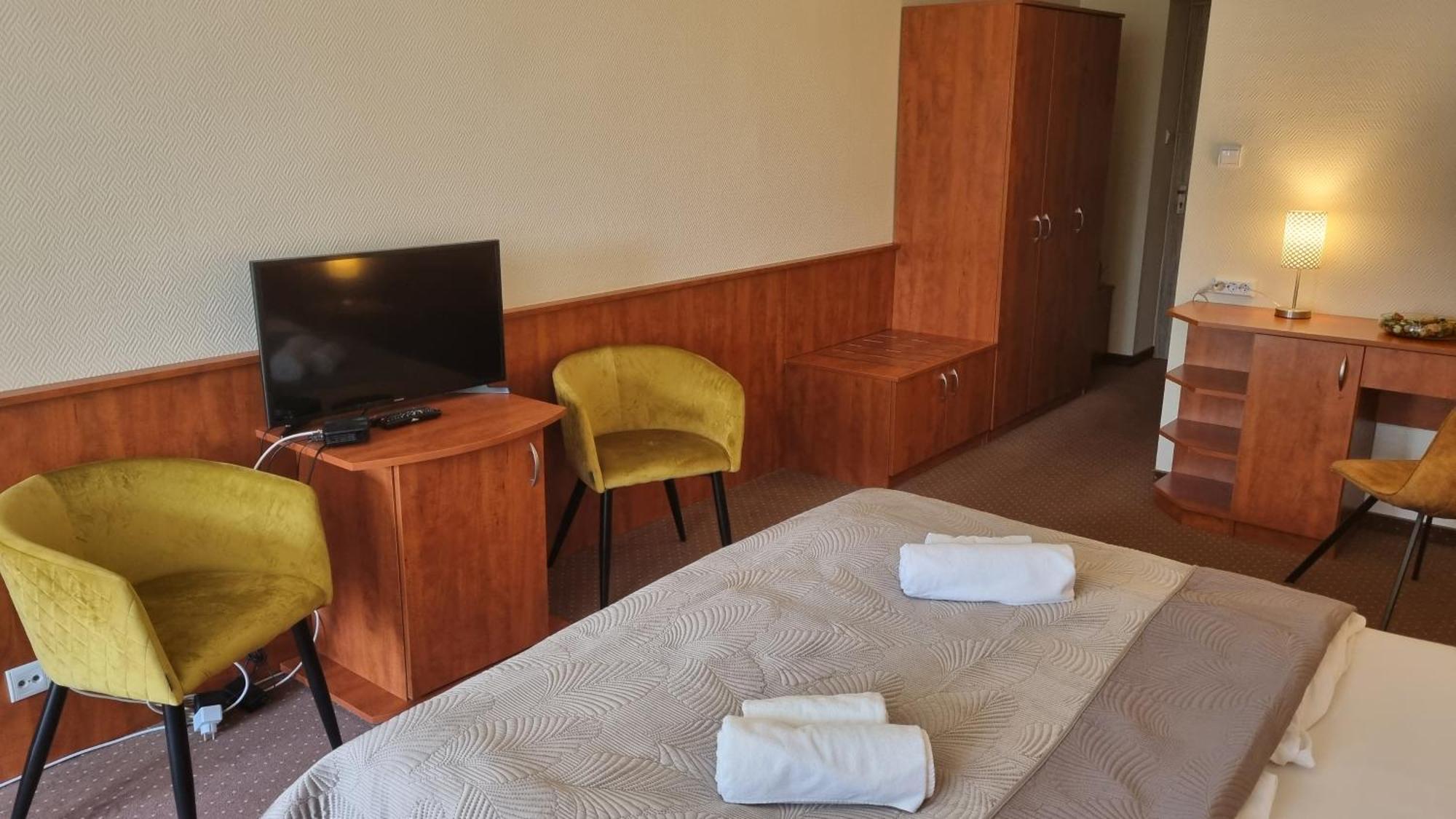 Sport Hotel Татабанья Экстерьер фото