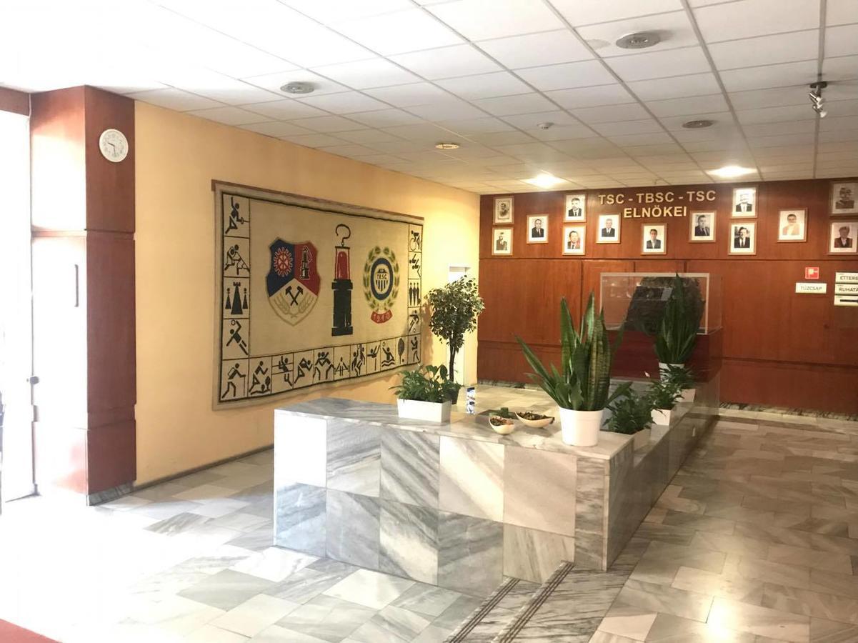 Sport Hotel Татабанья Экстерьер фото