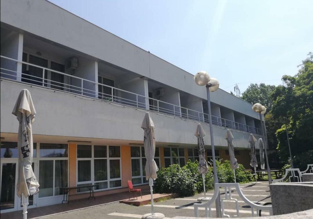 Sport Hotel Татабанья Экстерьер фото
