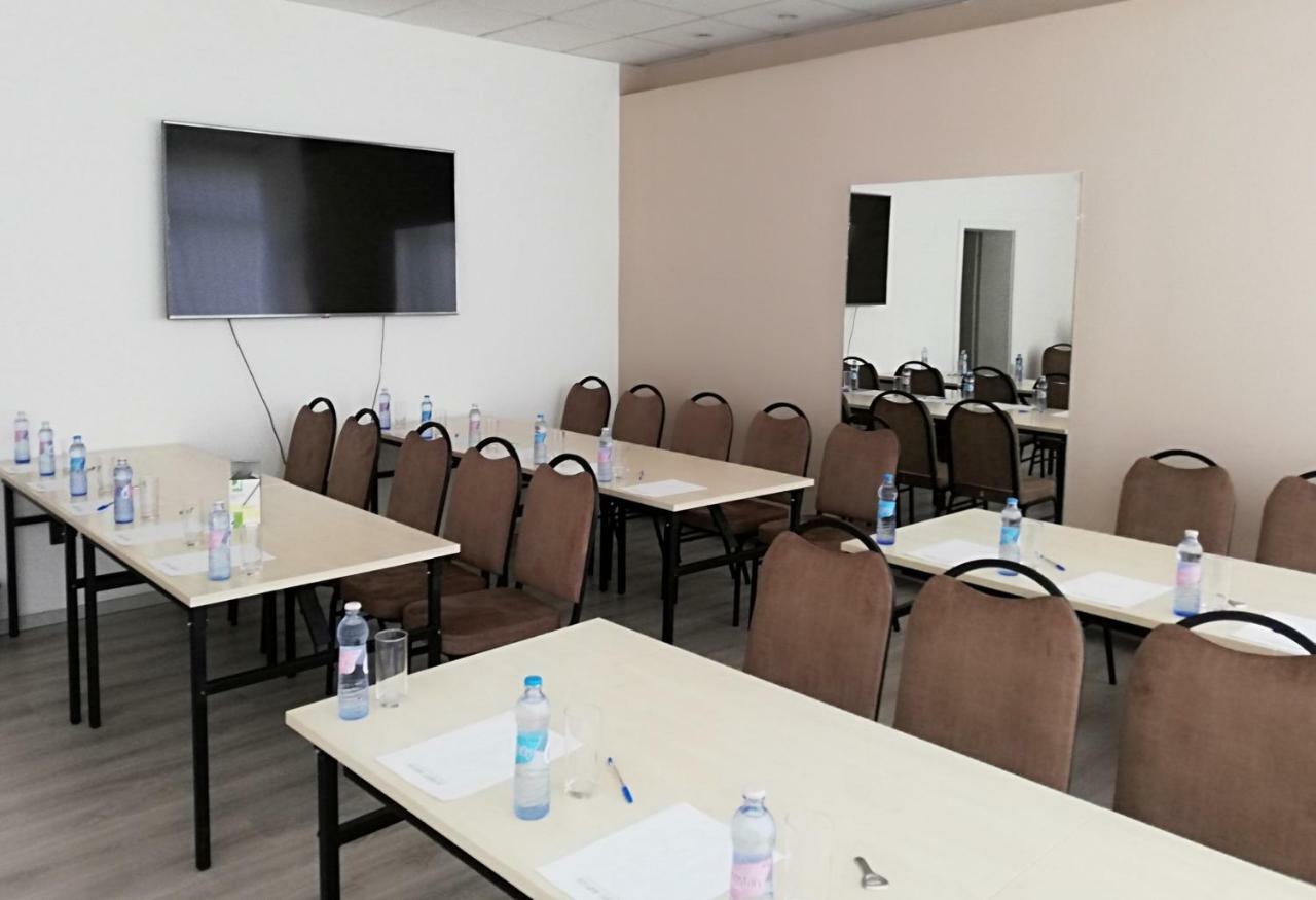 Sport Hotel Татабанья Экстерьер фото
