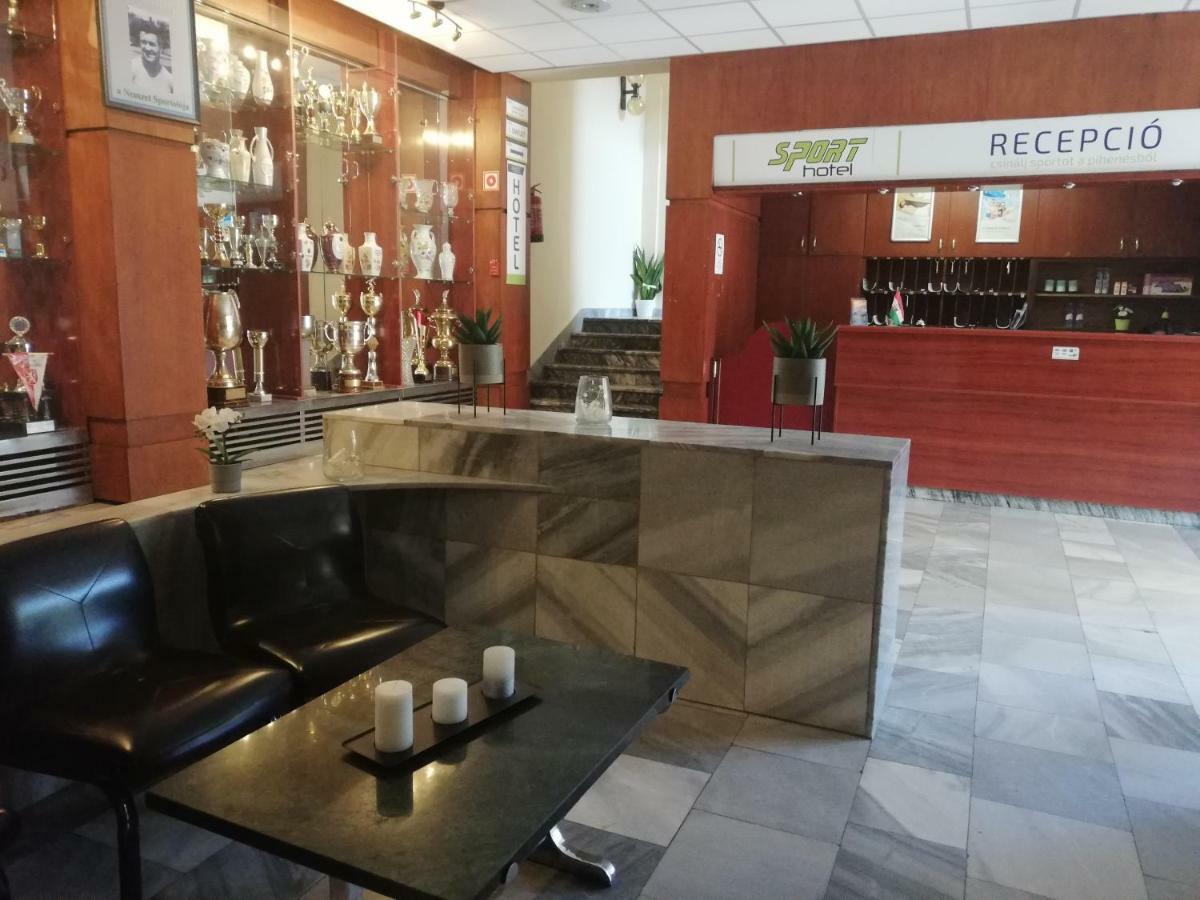 Sport Hotel Татабанья Экстерьер фото