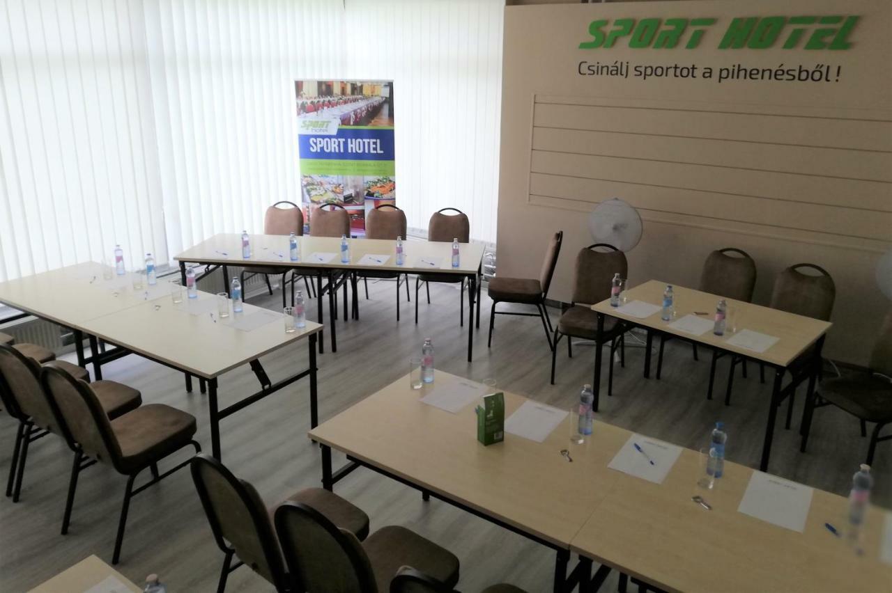 Sport Hotel Татабанья Экстерьер фото